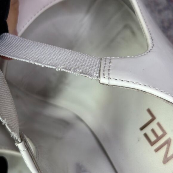 Chanel Patent Mary Jane CC Bow Pumps - Picture 3 of 16